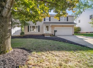 981 Professor Rd, Lyndhurst, OH 44124