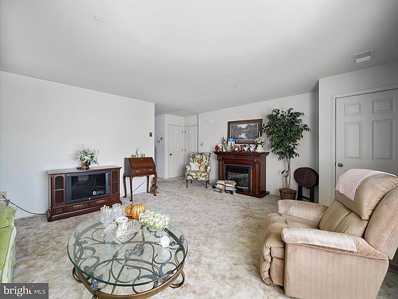 5th image of 104 Sunflower Dr