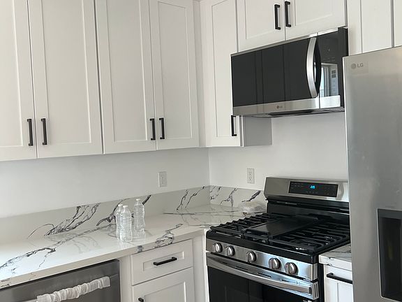 4th image of 963 N Serrano Ave #1/2