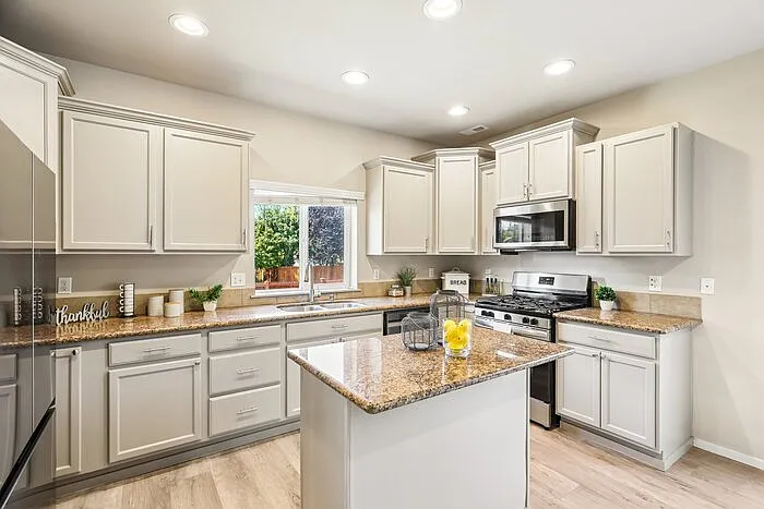 3 bed, 3.0 bath, 1771 sqft, $3,600 — Photo 4