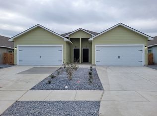 633 Grayson Ln, Seguin, TX 78155