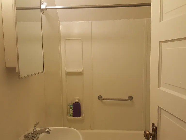 319 E Spruce St #6 — Photo 11