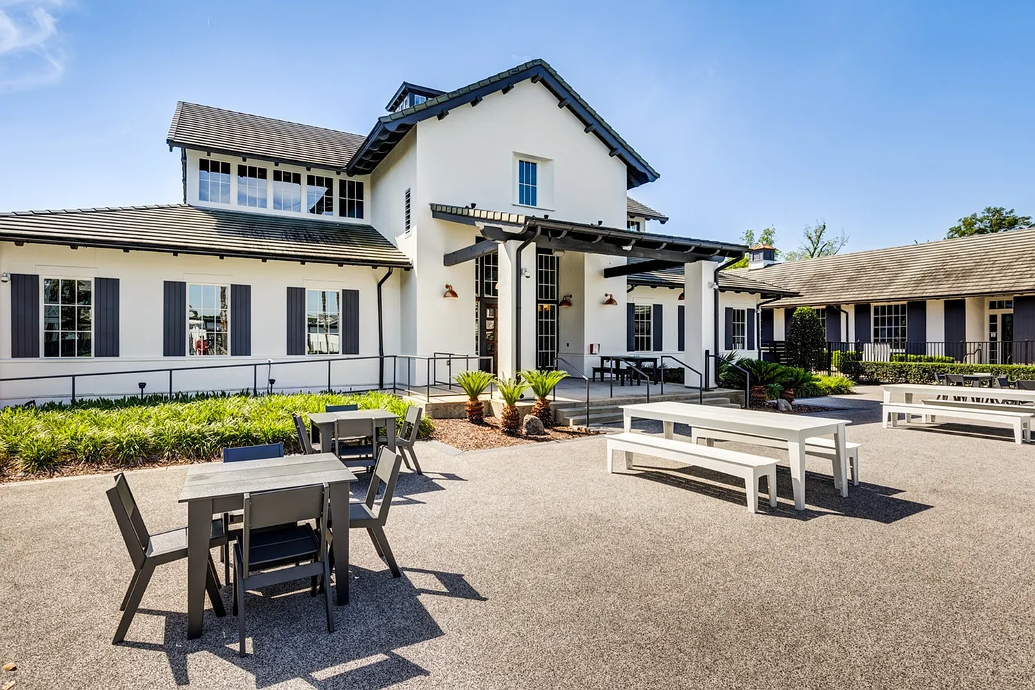 Arlington Cottages and Townhomes — Photo 4