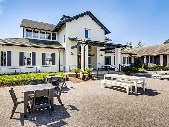 Arlington Cottages and Townhomes-POI-003