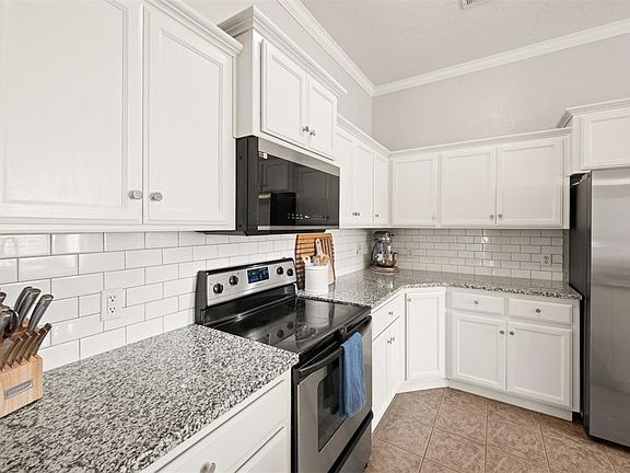 5th image of 15925 Loutain Ct