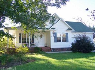 180 Charleston Ridge Dr, Mocksville, NC 27028