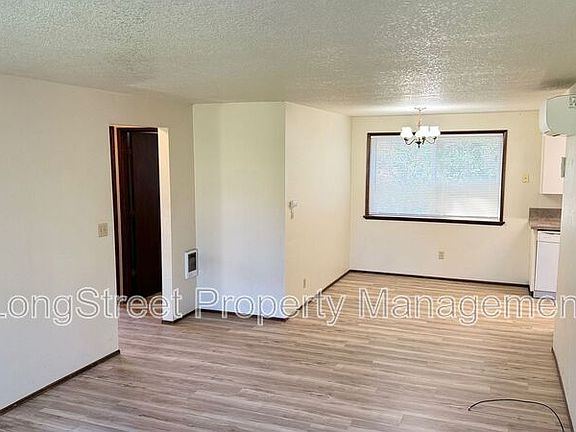 3rd image of 1020 Pioneer St