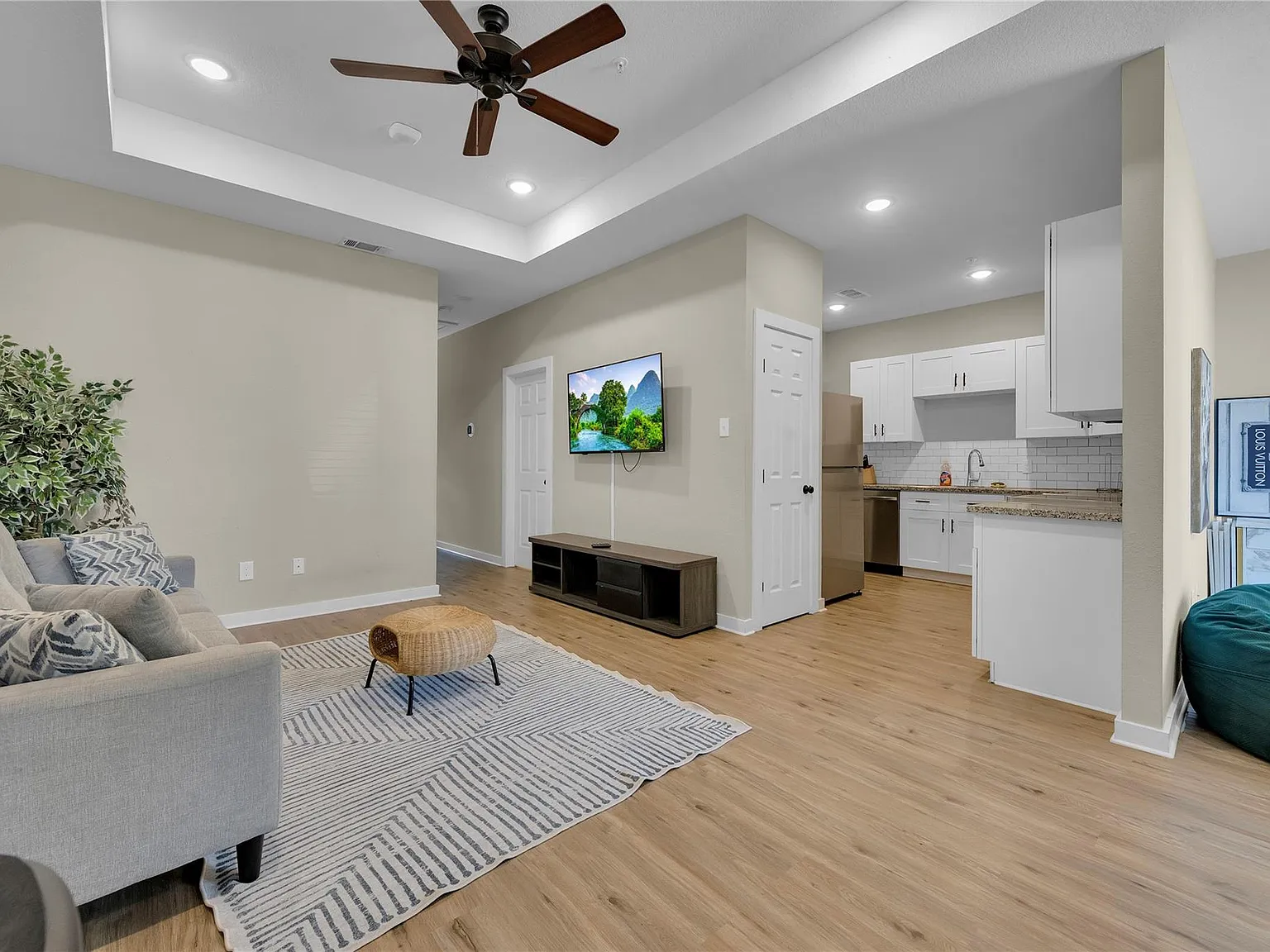2 bed, 2.0 bath, 1216 sqft, $2,200 — Photo 4