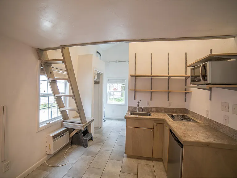 101 NW 7th Ter #10 — Photo 9