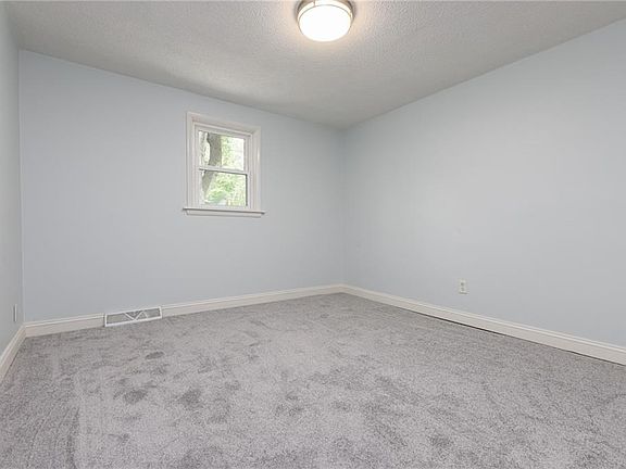 3rd image of 2117 Liberty Landing Rd