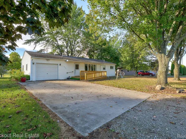 2421 N Thomas Rd, Fairgrove, MI 48733