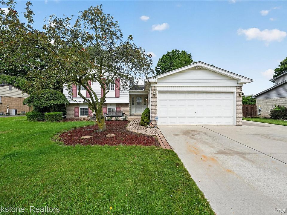 39795 Waldorf Dr, photo 3