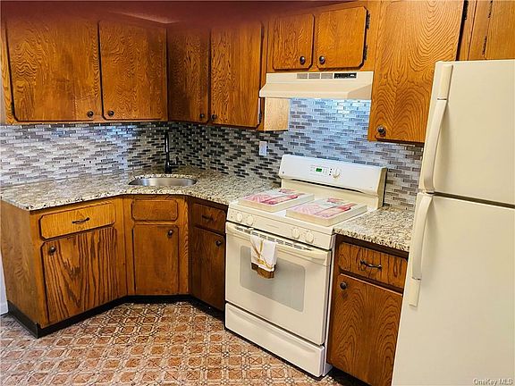 4th image of 516 Morris Park Ave Floor 2