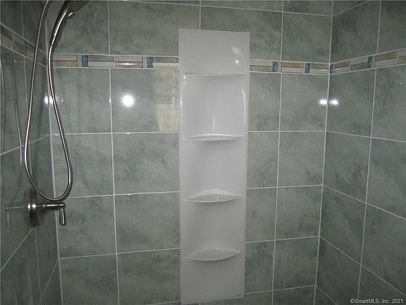 4th image of 5 Ross Dr #5