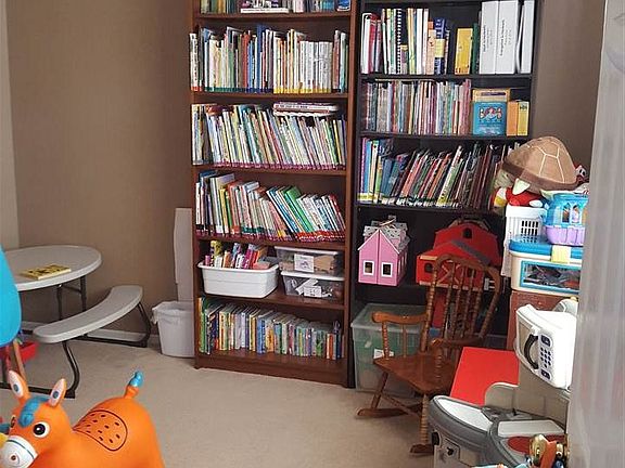 BEDROOM FOR PLAY OR OFFICE