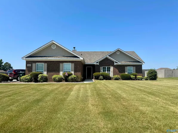 110 Chapel Creek Dr, Hazel Green, AL 35750
