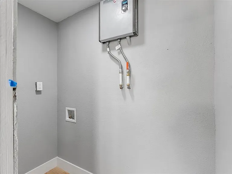 3926 Helena St NE — Photo 6