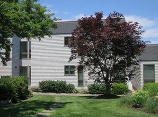1 Brackett Pl APT B, Marblehead, MA 01945