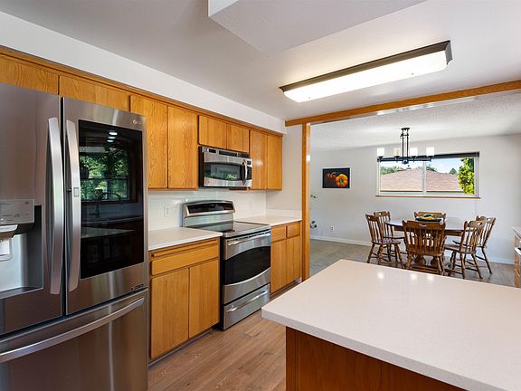 4th image of 606 Saint St