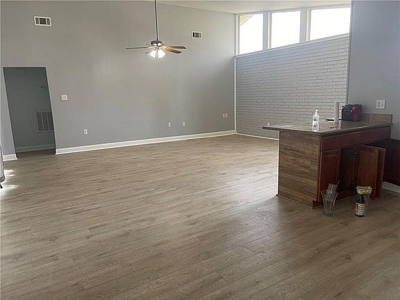 3rd image of 4734 Sherwood Dr