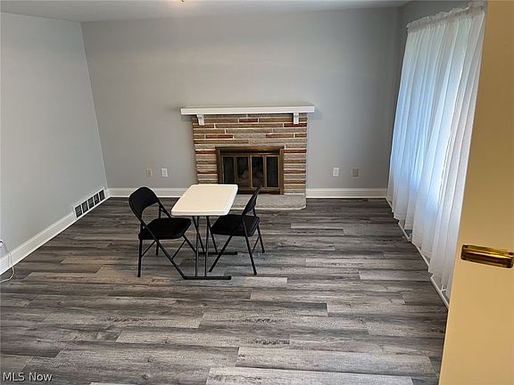 3rd image of 1416 Monter Ave
