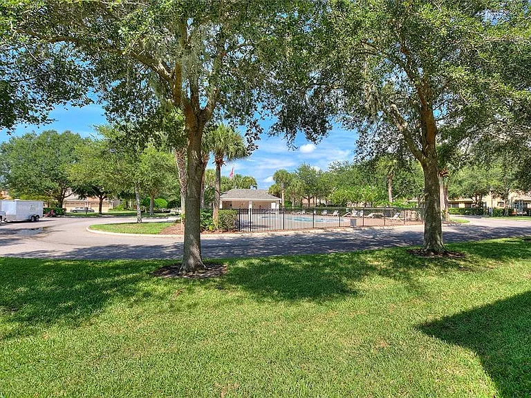 1220 Priory Cir — Photo 4