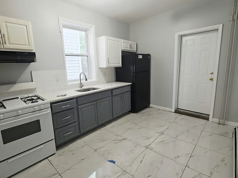 176 Garfield Ave #1A — Photo 1