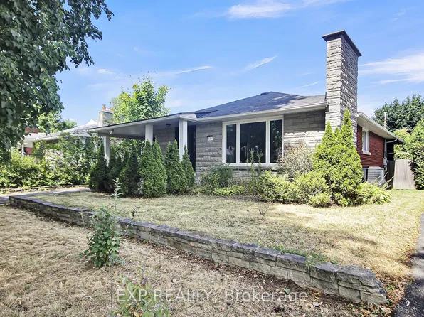 2247 Miramichi St, Ottawa, ON K2C 0Z1