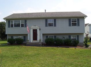 1 Sycamore Dr, Montgomery, NY 12549