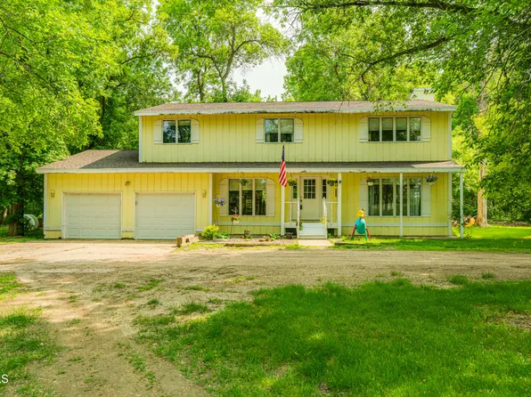 7601 Dogwood Dr, Bismarck, ND 58504