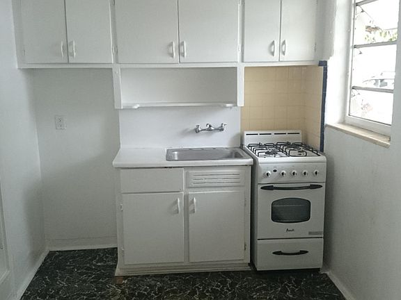 4th image of 831 Meridian Ave #6