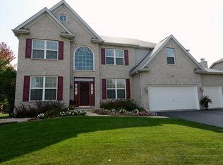 213 Holly Ln, Oswego, IL 60543