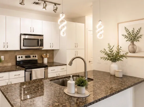 300 Saint Joseph Pkwy APT 111, Houston, TX 77002