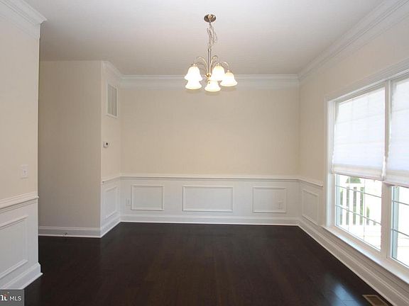 4th image of 113 Wayland Manor Dr