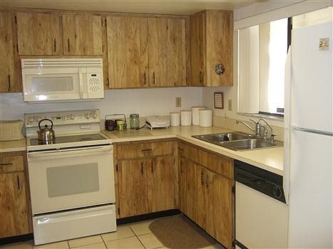 2nd image of 2552 Oakleaf Ln APT B