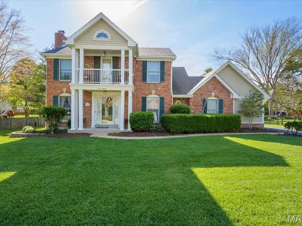 318 Fox Hollow Woods Dr, Ballwin, MO 63021