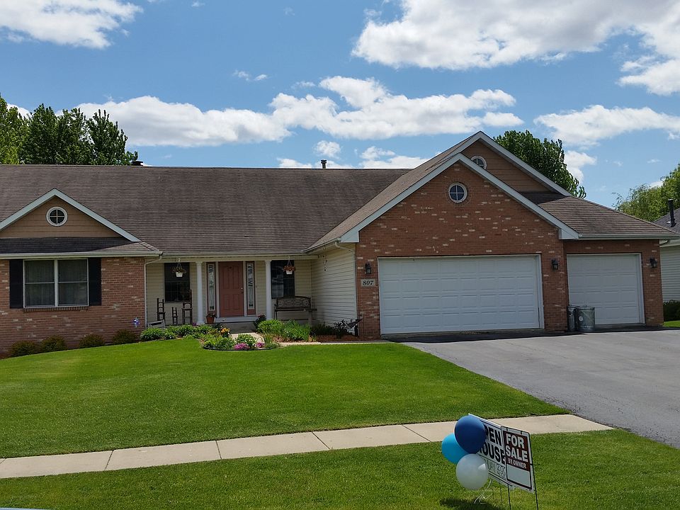 807 Gregory Way, Winnebago