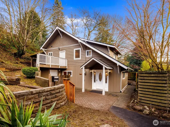 8026 Sunnyside Avenue N, Seattle, WA 98103