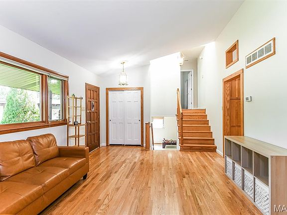 2nd image of 123 Brookside Ct