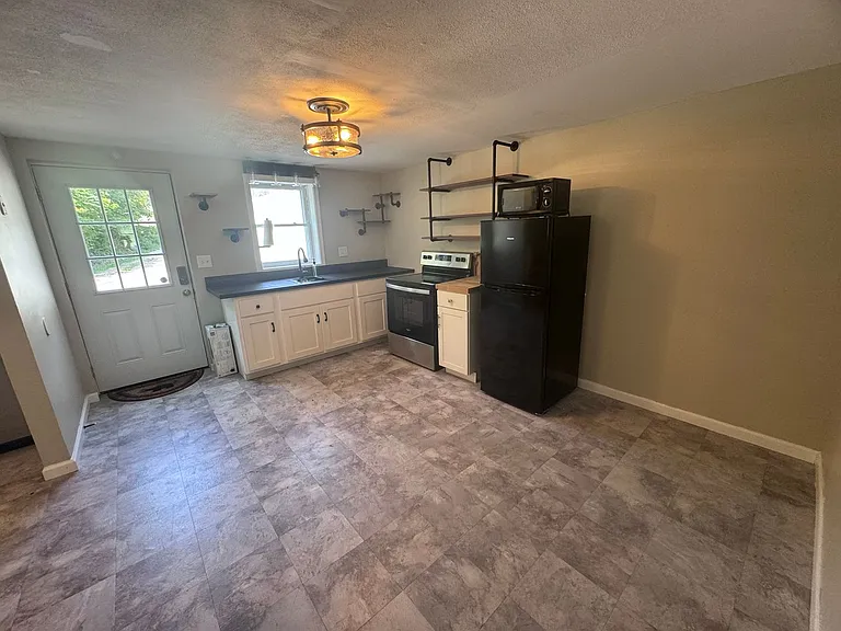 280 Chambers Dr — Photo 4