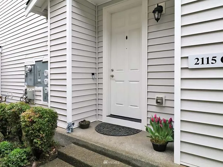 2115 Bobs Hollow Ln — Photo 4