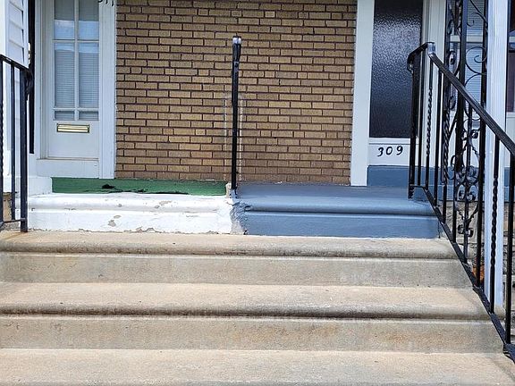 3rd image of 309 Rosemar St