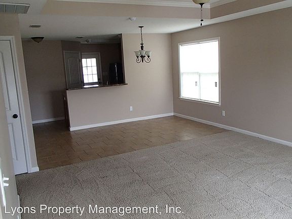 4th image of 226 Blue Pool Dr