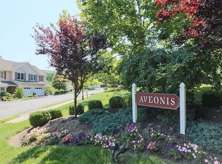 82 Aveonis Ct, Fishkill, NY 12524