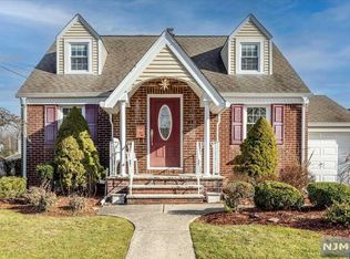 1-39 32nd St, Fair Lawn, NJ 07410