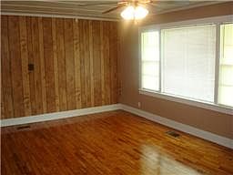 3rd image of 940 N Main St