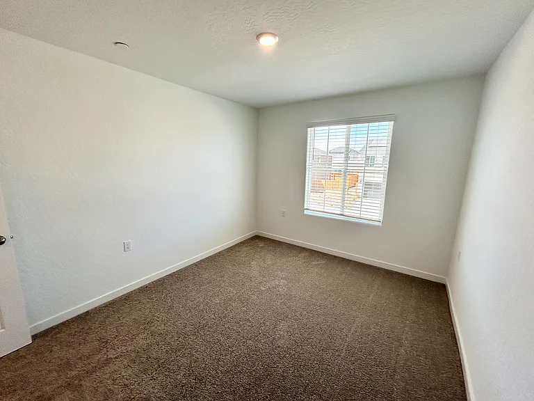 4480 Bellaire Ave — Photo 14