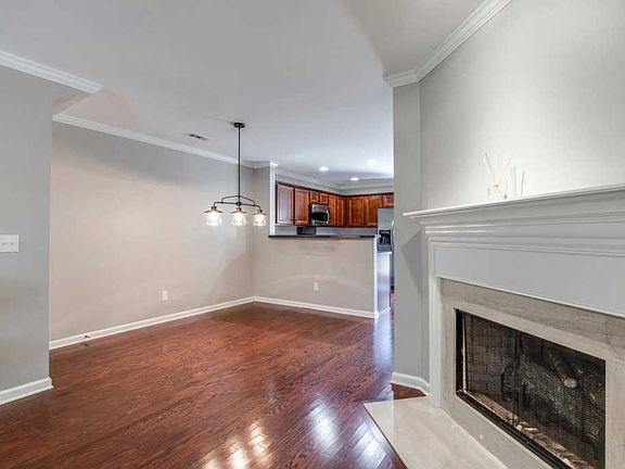 5th image of 1240 Riverbrook Dr