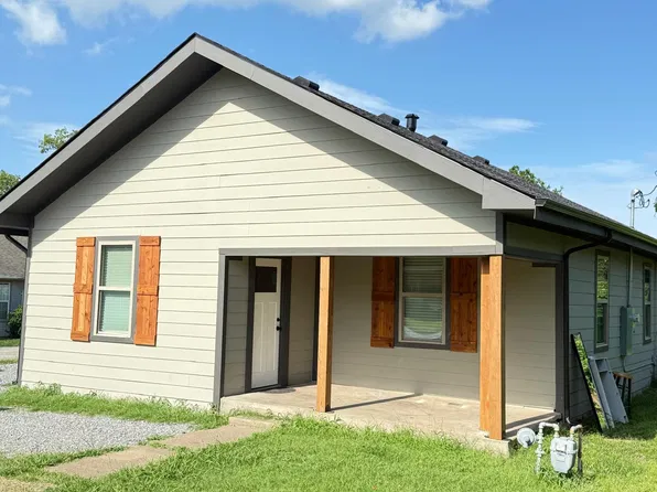 706 N Main St, Ector, TX 75439