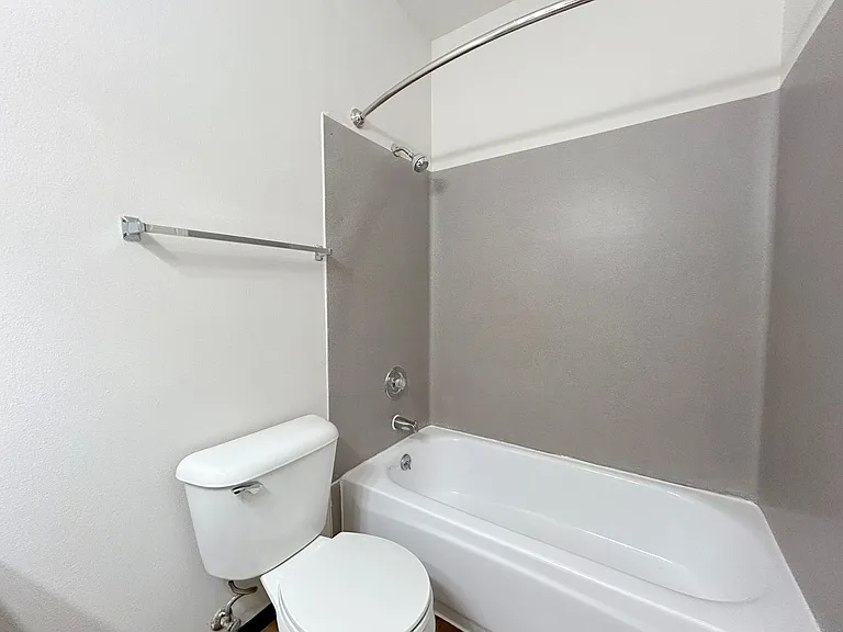 Ludlow Apartments — Photo 36